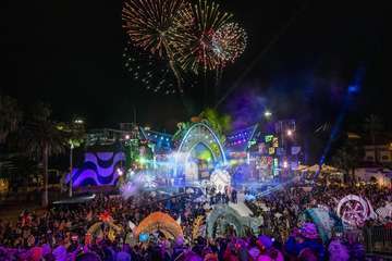 El diseñador teldense Nauzet Afonso vuela con éxito en el Carnaval capitalino (Foto TA)